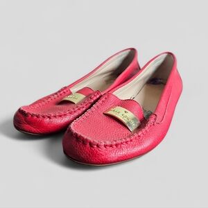 Kate Spade Pebbled Leather‎ Gold Logo Front Plate Red Moccasins Loafers 6.5